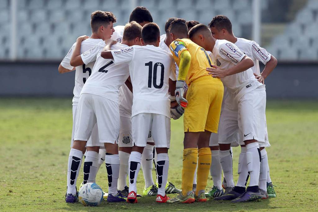 A nova geração de Meninos da Vila conquistou apenas uma das cinco taças disputadas, mas mostrou bons talentos (foto: Pedro Ernesto Guerra Azevedo/Santos)