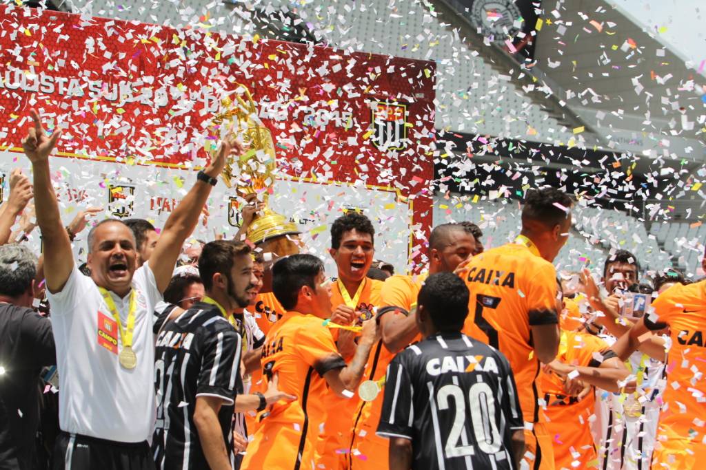 Garotos deram ao Corinthians o primeiro título efetivamente conquistado em Itaquera (foto: Agência Corinthians)
