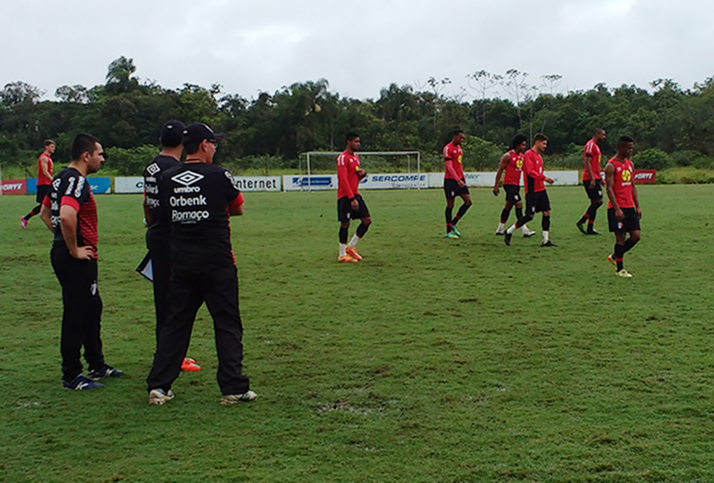 Já rebaixado, Joinville dispensou sete jogadores nesta semana (Joinville/Divulgação)