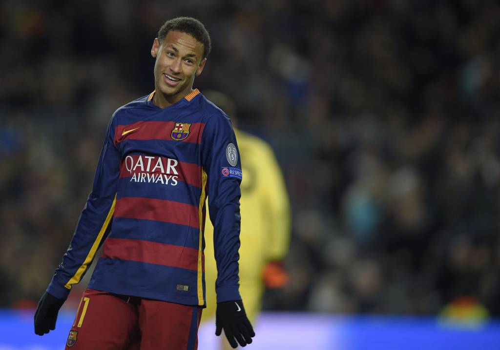 O atacante do Barcelona e da Seleção Brasileira crê que pode estar no trio final da Fifa para a Bola de Ouro (foto: LLUIS GENE / AFP)