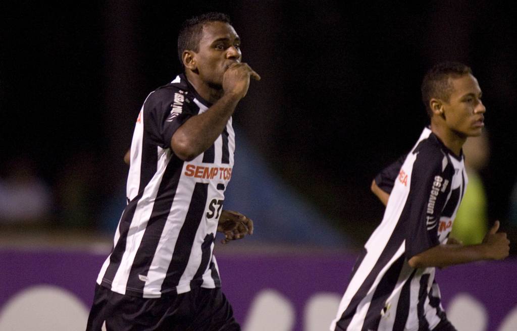O Santos sobreviveu à confusão e obteve sua última vitória no Palestra desde 2009 (foto: Marcelo Ferrelli/Gazeta Press)