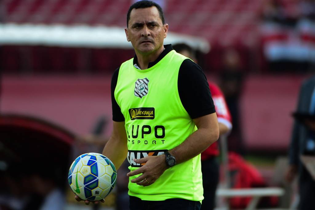 Se a vitória não tivesse escapado no Morumbi, o Figueira se veria quase livre da ameaça da queda (foto: Djalma Vassão/Gazeta Press)