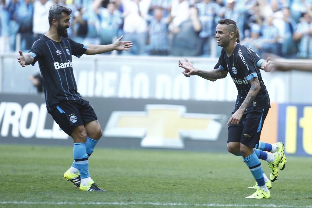 Luan fez golaço de falta e deixou Grêmio vivo na briga pelo 2º lugar (Foto: Lucas Uebel/Grêmio)