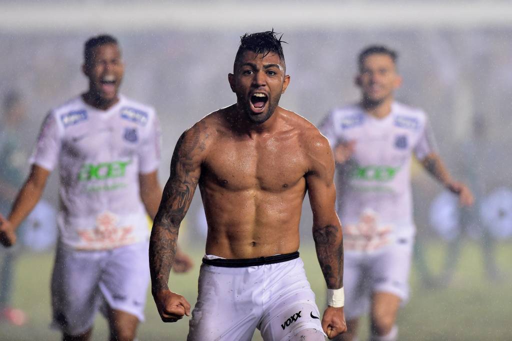 Com gol de Gabriel, o Santos venceu o primeiro jogo da final (Foto: Sergio Barzaghi/Gazeta Press)