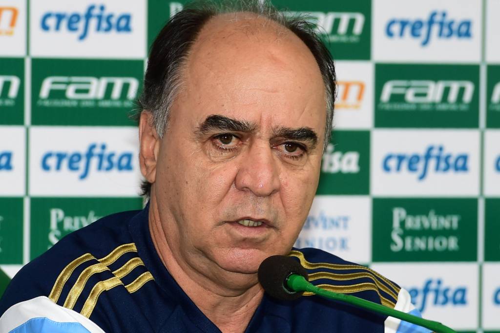 Marcelo Oliveira não gostou da divulgação de um pôster antecipando o título do Santos (Foto: Djalma Vassão/Gazeta Press)