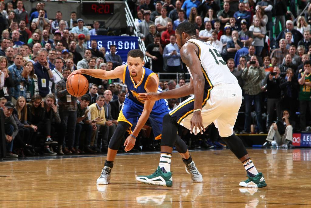 Decisivo, Curry manteve os Warriors vivos nos minutos finais e manteve a invencibilidade (foto: Melissa Majchrzak/AF)