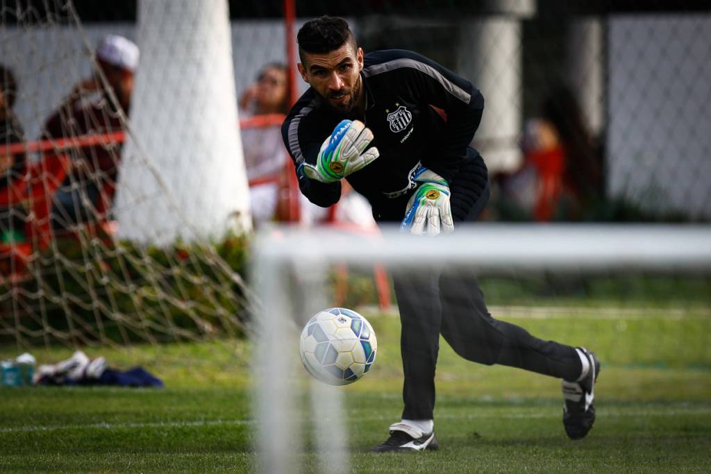 Vanderlei disputará sua primeira final com a camisa do Santos, já que Vladimir foi o goleiro na decisão do Paulista (Foto: Ricardo Saibun)