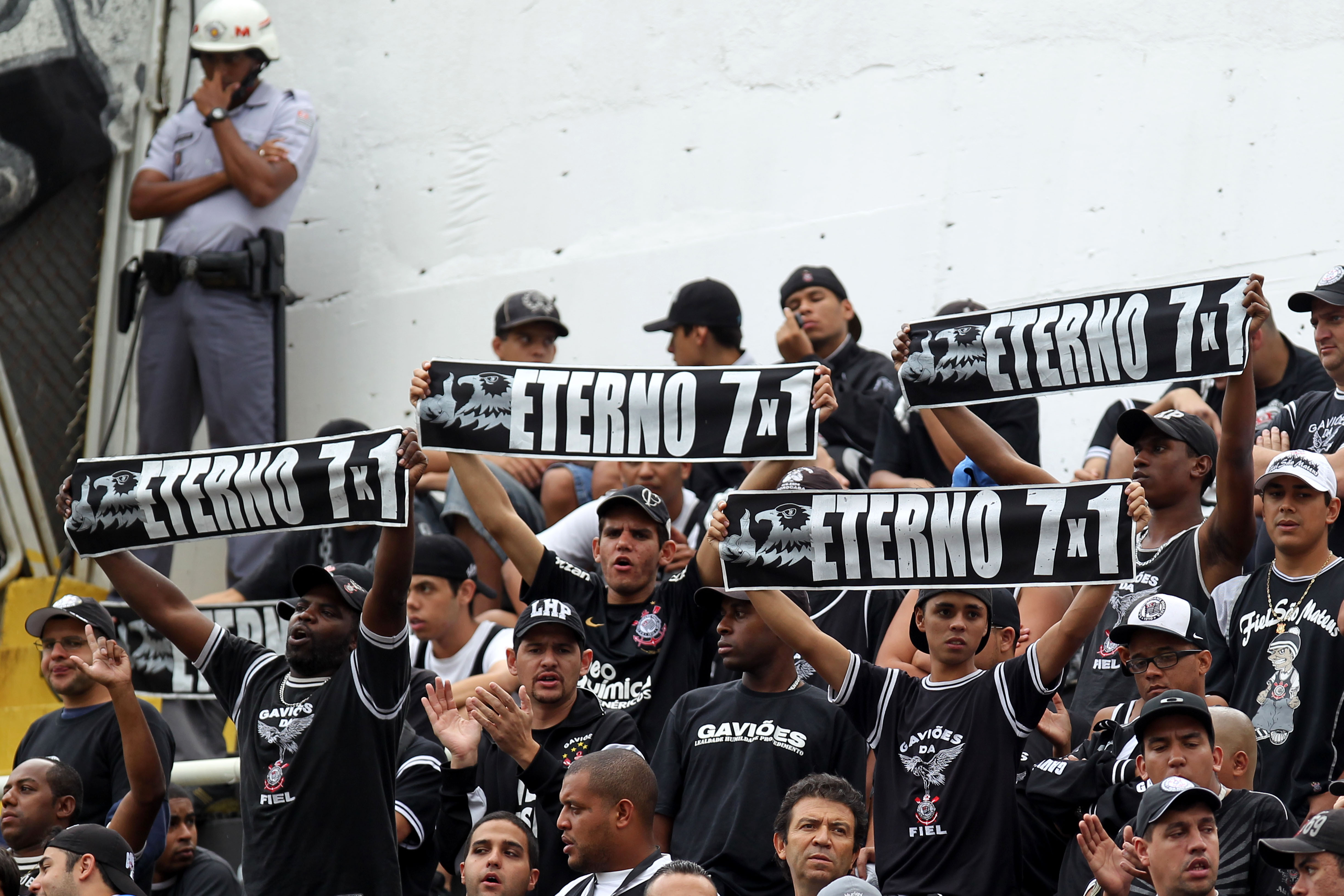 Dez anos depois, 7 a 1 eterniza provocação no Timão e tabu no Peixe. 