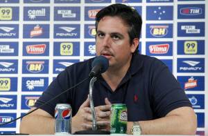Vice-presidente de futebol, Bruno Vicintin, preferiu não falar sobre possíveis técnicos para a vaga de Mano Menezes (Washington Alves/Light Press)