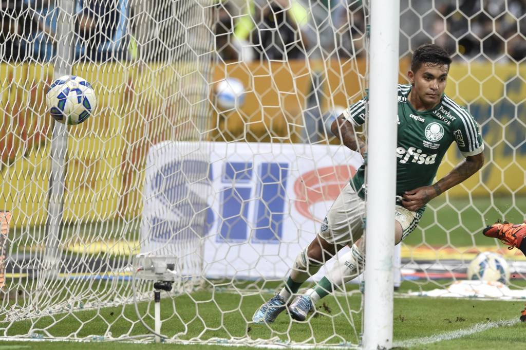 Dudu colocou a bola na rede duas vezes para o time campeão da Copa do Brasil (foto: Fernando Dantas/Gazeta Press)