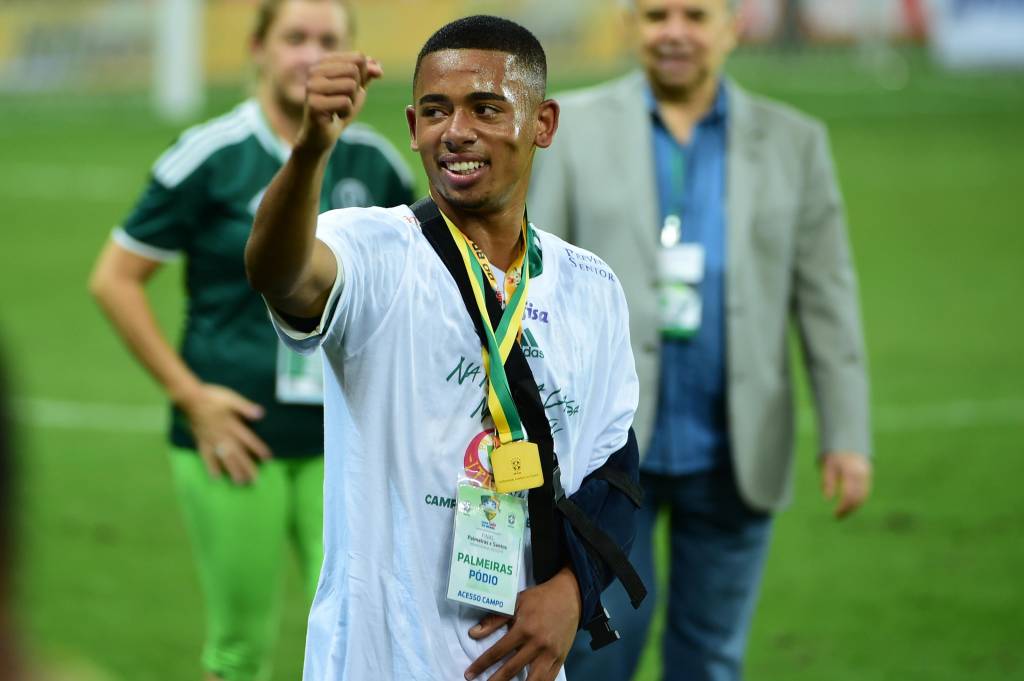 Gabriel Jesus colocou uma medalha no peito pela primeira vez como profissional (foto: Djalma Vassão/Gazeta Press)