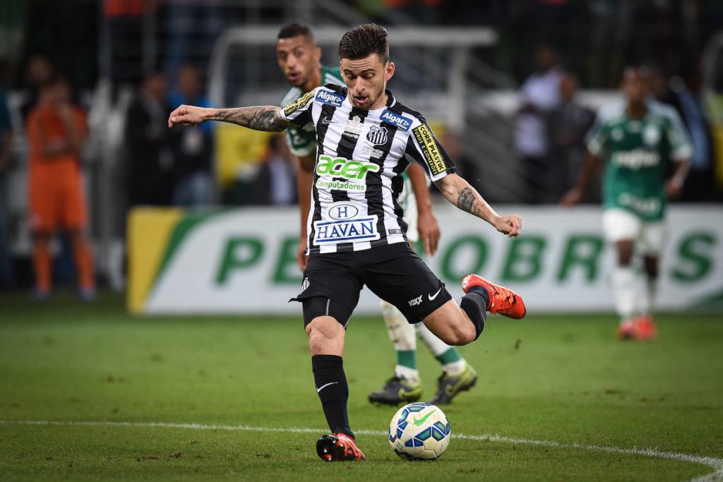 Lucas Lima sempre despista quando questionado sobre seu futuro no Santos (Foto: Ricardo Saibun)