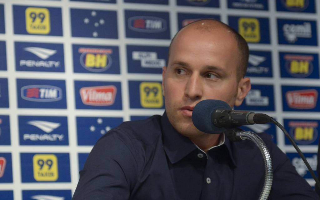 Caso Mano saia do Cruzeiro, diretor de futebol admitiu que a diretoria pode optar tanto por um técnico renomado, quanto por um profissional ainda em ascensão (Washington Alves/Light Press)