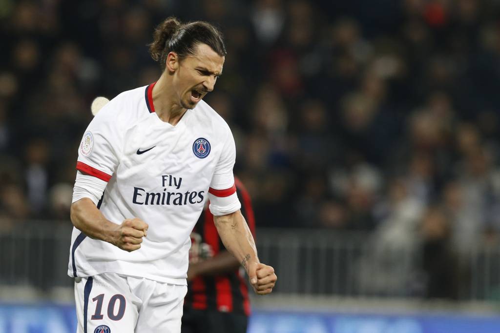 Ibrahimovic se tornou artilheiro do Campeonato Francês (Foto: Valery Hache/AFP)
