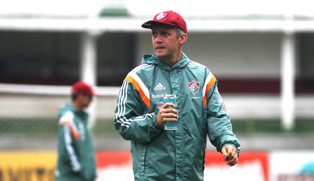 O técnico Eduardo Baptista garantiu que o Fluminense jogará buscando a vitória em Florianópolis (Foto: Nelson Perez/FFC)