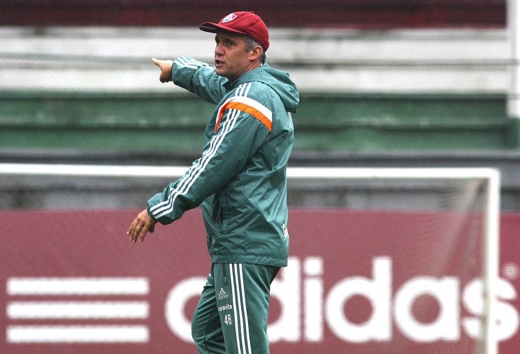 O técnico Eduardo Baptista elogiou o empenho de Fred na Copa do Brasil (Foto: Nelson Perez/FFC)