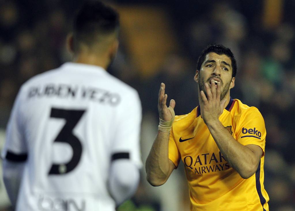 Suárez abriu o placar, mas o Barcelona permitiu a reação do Valencia (foto: Jose Jordan/AFP)