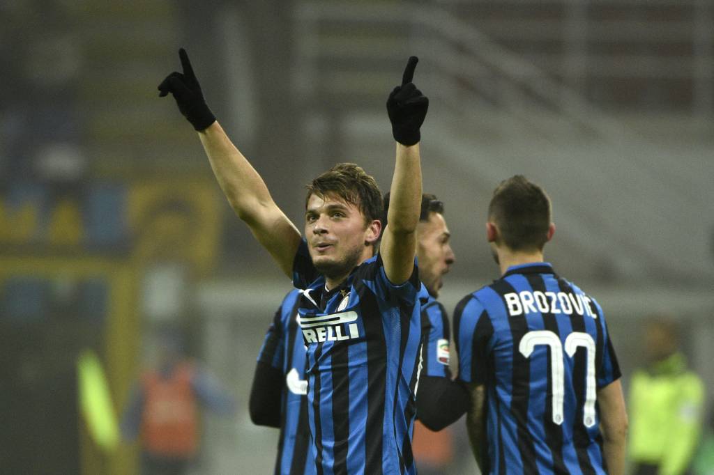 O atacante Adem Ljajic fez o único gol do jogo em Milão (Foto: Olivier Morin/AFP)