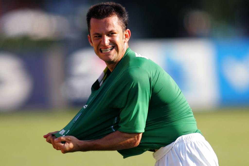 Gol de falta de Correa definiu virada emocionante há dez anos (Foto: Djalma Vassão/Gazeta Press)
