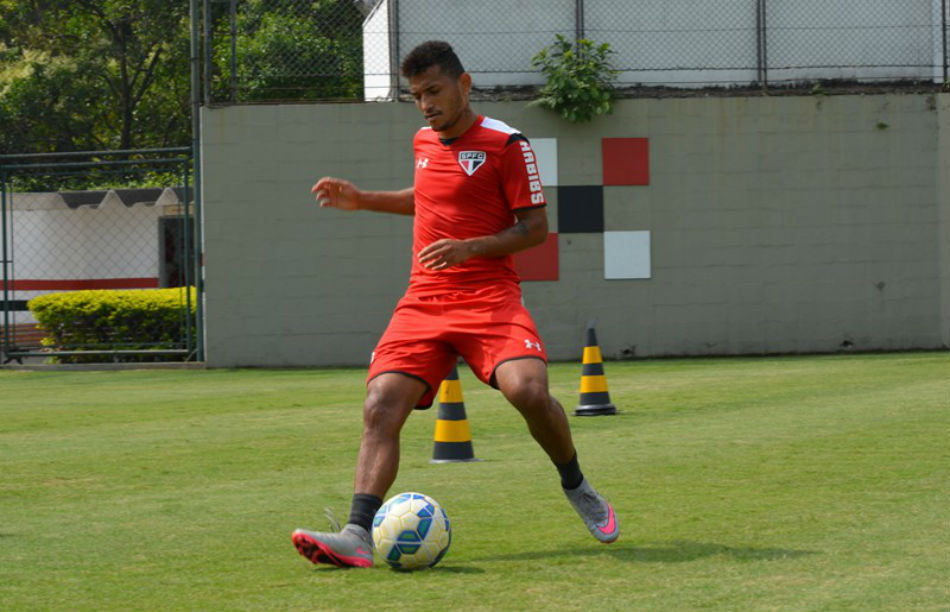Recuperado de lesão muscular, atacante Rogério reforçará o Tricolor no domingo (Foto:Divulgação/São Paulo)