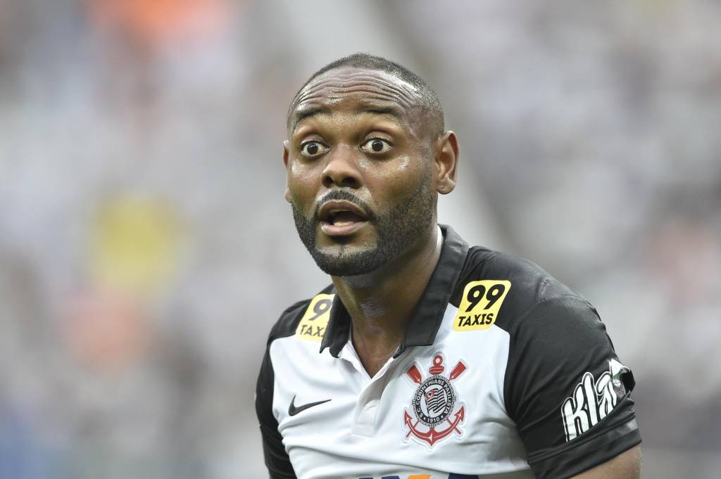 Vagner Love, que rebaixou o Palmeiras em 2012, colocou o Avaí na Série B desta vez (foto: Fernando Dantas/Gazeta Press)