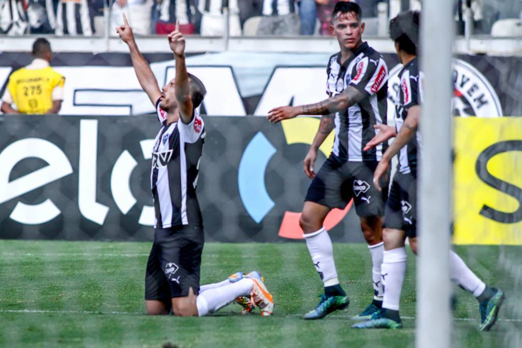 Thiago Ribeiro abriu o caminho para a vitória atleticana no Mineirão (Bruno Cantini/CAM)