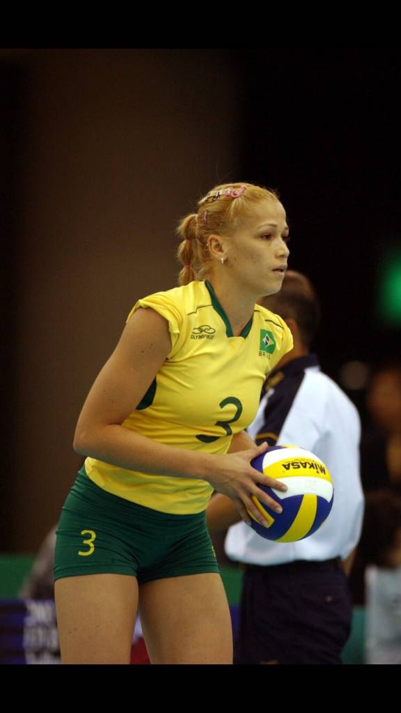 Érika foi medalha de bronze com a Seleção (Foto: Divulgação)