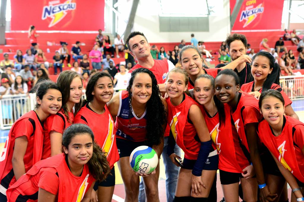 Falcão e Ivna contaram experiências  para jovens atletas (Foto: João Pires/Fotojump)