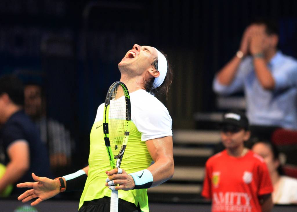 Rafael Nadal lamenta derrota para Milos Raonic pelo IPTL (Foto: TED ALJIBE / AFP)