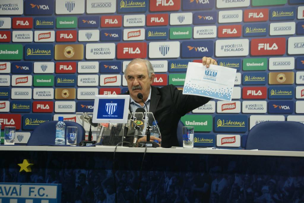 Nilton Macedo anunciou medidas para a temporada de 2016 nesta terça-feira (Foto: Alceu Atherino/AFC)