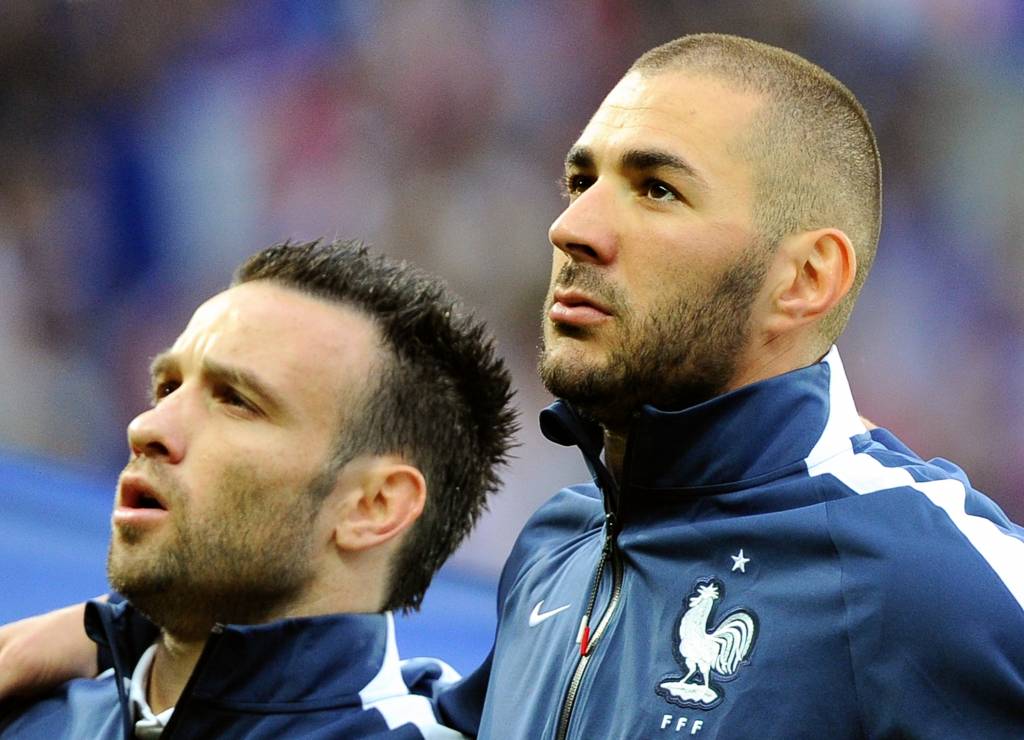 Benzema ao lado de Valbuena em jogo da Seleção Francesa (Foto: Philippe Huguen/AFP)