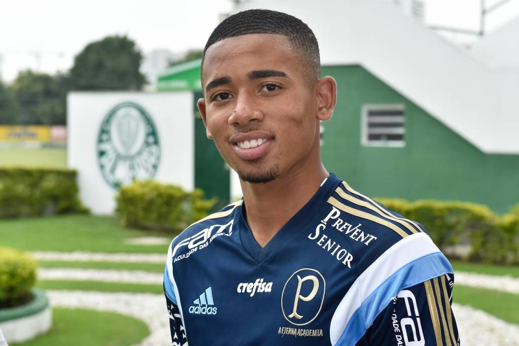 Gabriel Jesus foi eleito a revelação do Campeonato Brasileiro pela CBF em 2015 (Foto: Fernando Dantas/Gazeta Press)