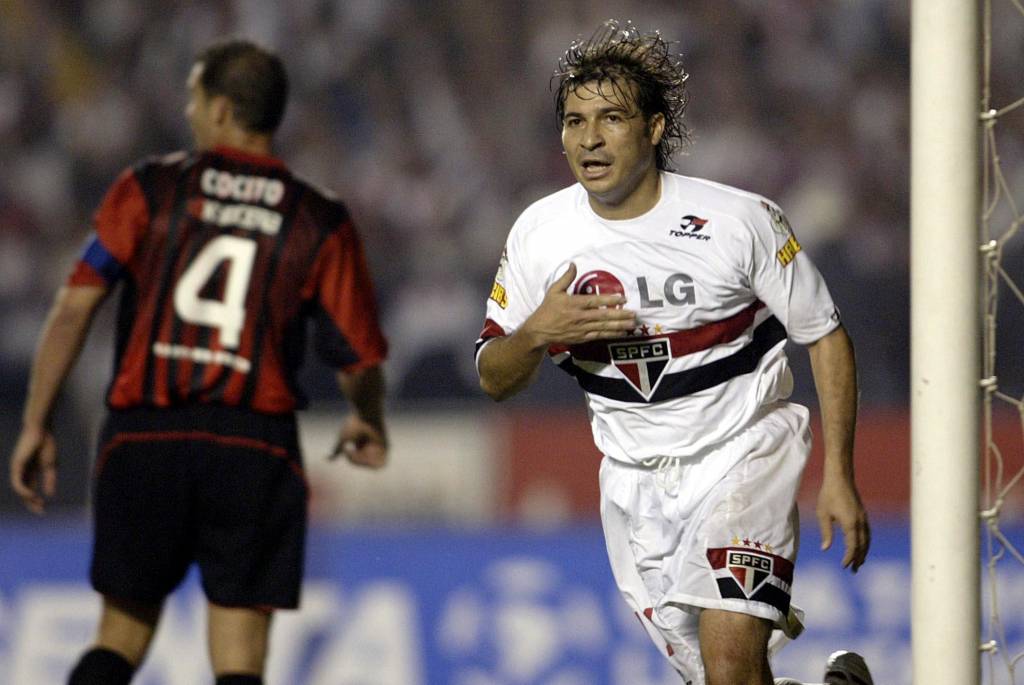 Luizão foi autor de um dos gols na goleada por 4 a 1 sobre o Atlético-PR (Foto: Djalma Vassão/Gazeta Press)