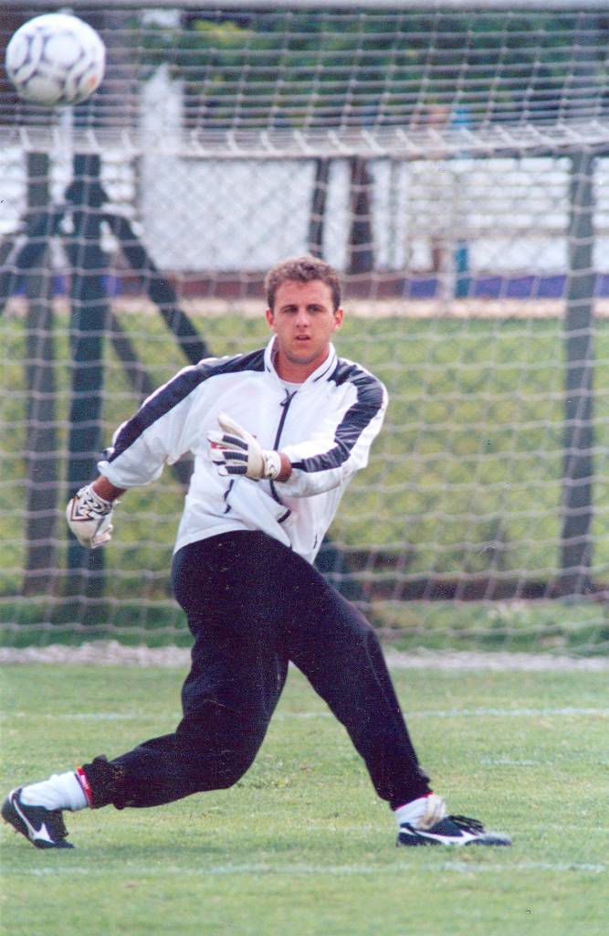 Antes de Valdir de Moraes, tiro de meta de Ceni não passava do meio-campo (Foto: Acervo/Gazeta Press)