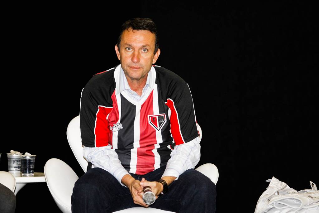 Neto treinou cobranças de falta com Rogério Ceni enquanto se recuperava de lesão no CCT da Barra Funda (Foto: Fernando Dantas/Gazeta Press)
