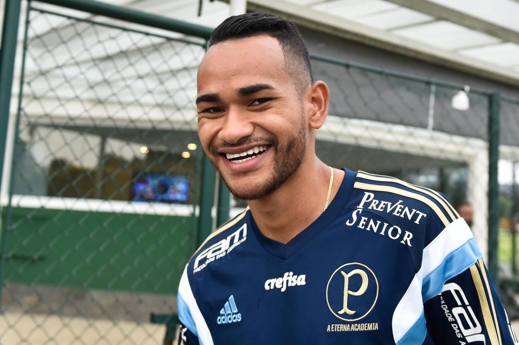 Zagueiro está emprestado pelo Inter até o fim deste ano (Foto: Fernando Dantas/Gazeta Press)