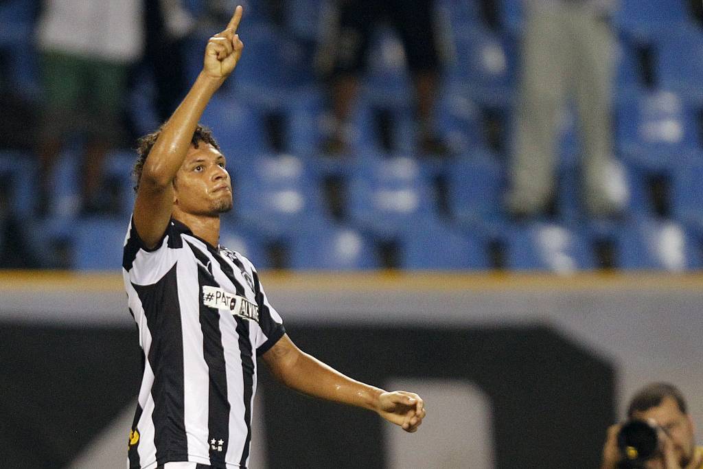 William Arão conseguiu liberação do Botafogo na Justiça (Foto: Vitor Silva / SSPress)