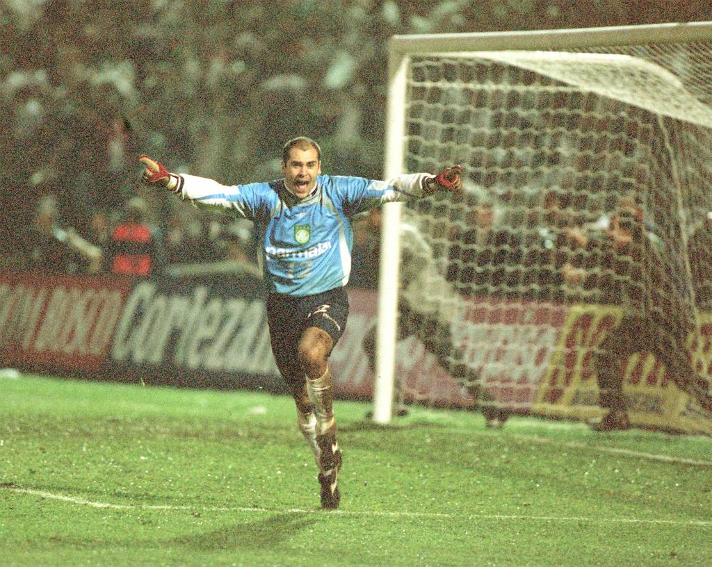 Marcos comemora título da Copa Libertadores 1999 (Foto: Acervo/Gazeta Press)