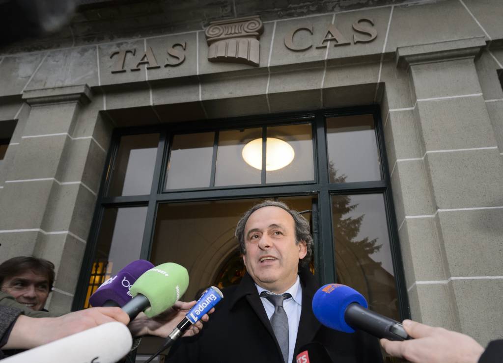 Michel Platini teve seu recurso para anular suspensão preventiva negado pela CAS (foto: Fabrice Coffrini/AFP)