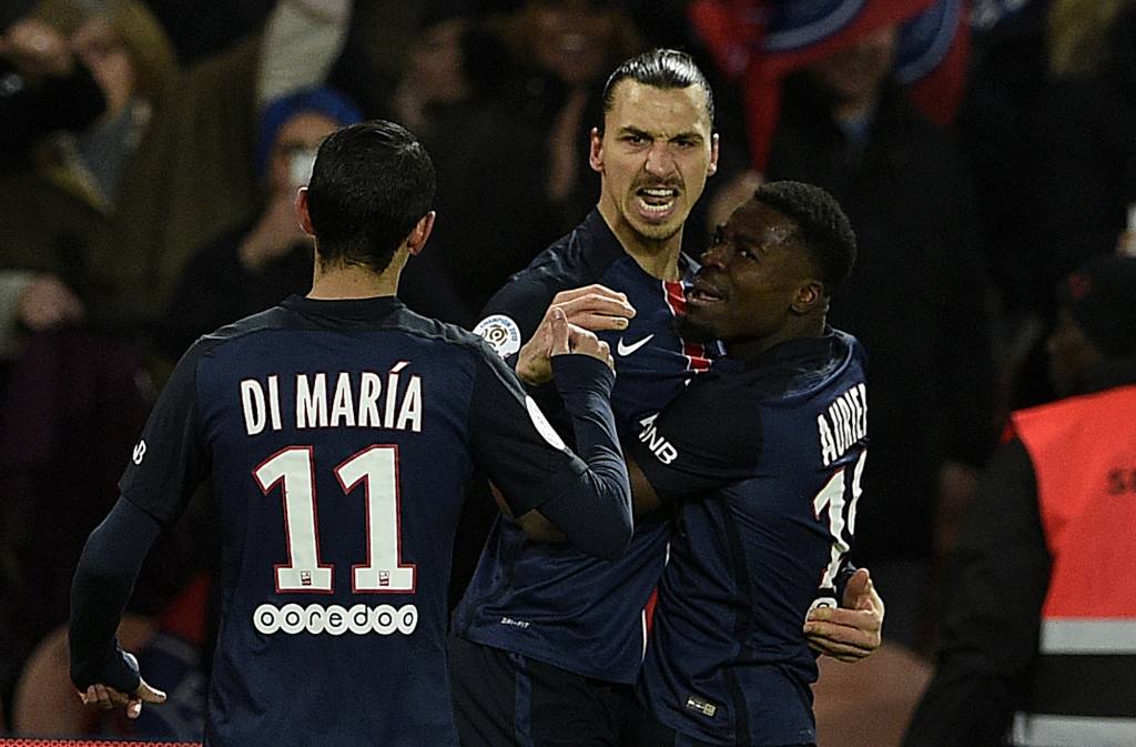 Ibrahimovic foi o destaque do PSG na vitória sobre o Lyon (foto: Franck Fife/AFP)