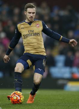 Arsenal's Welsh midfielder Aaron Ramsey controls the ball during the English Premier League football match between Aston Villa and Arsenal at Villa Park in Birmingham, central England on December 13, 2015. AFP PHOTO / ADRIAN DENNIS RESTRICTED TO EDITORIAL USE. No use with unauthorized audio, video, data, fixture lists, club/league logos or 'live' services. Online in-match use limited to 75 images, no video emulation. No use in betting, games or single club/league/player publications. / AFP / ADRIAN DENNIS
