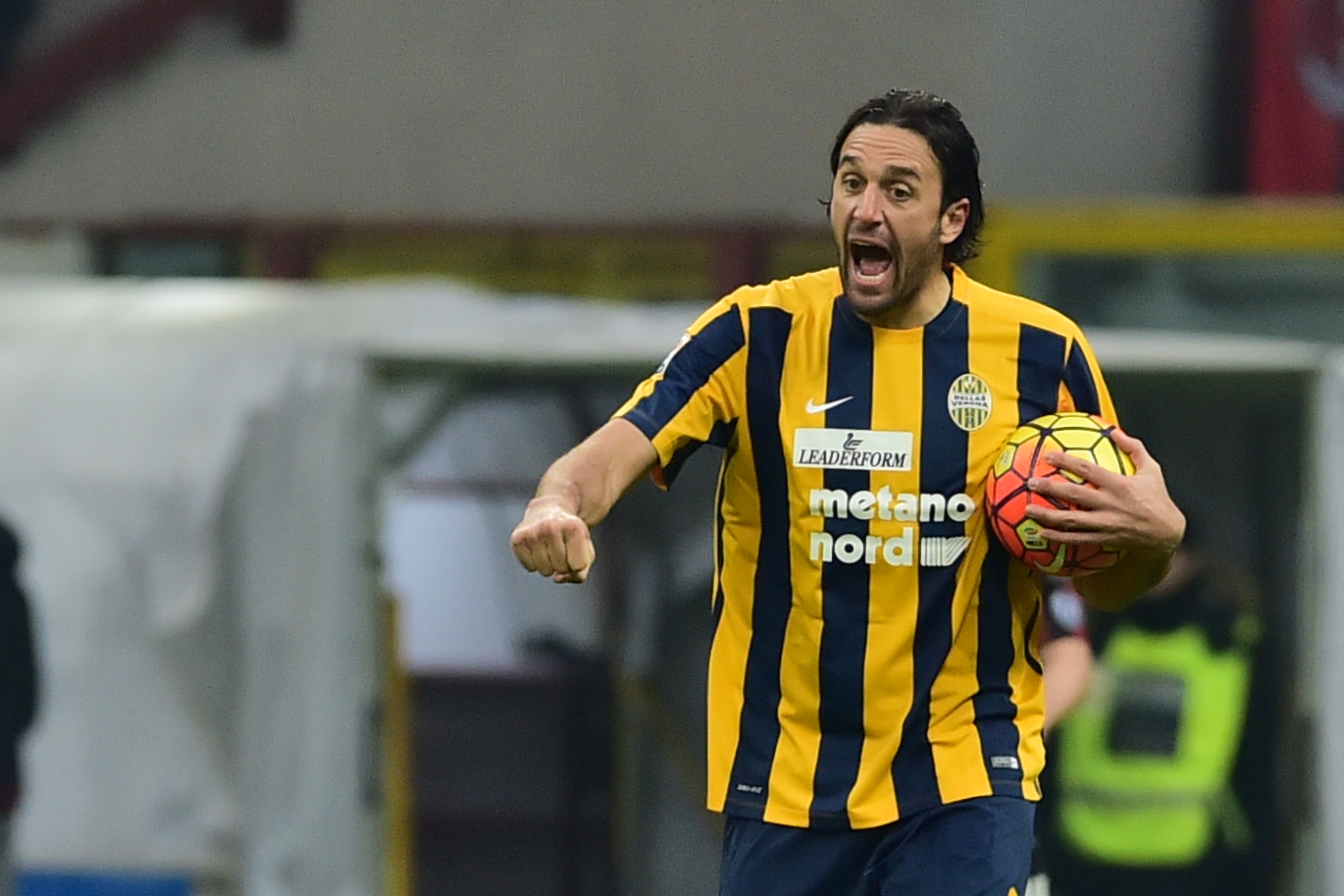 Hellas Verona's forward from Italy Luca Toni celebrates after scoring a penalty during the Italian Seria A football match AC Milan vs Hellas Verona at San Siro Stadium in Milan on December 13, 2015. AFP PHOTO / GIUSEPPE CACACE / AFP / GIUSEPPE CACACE