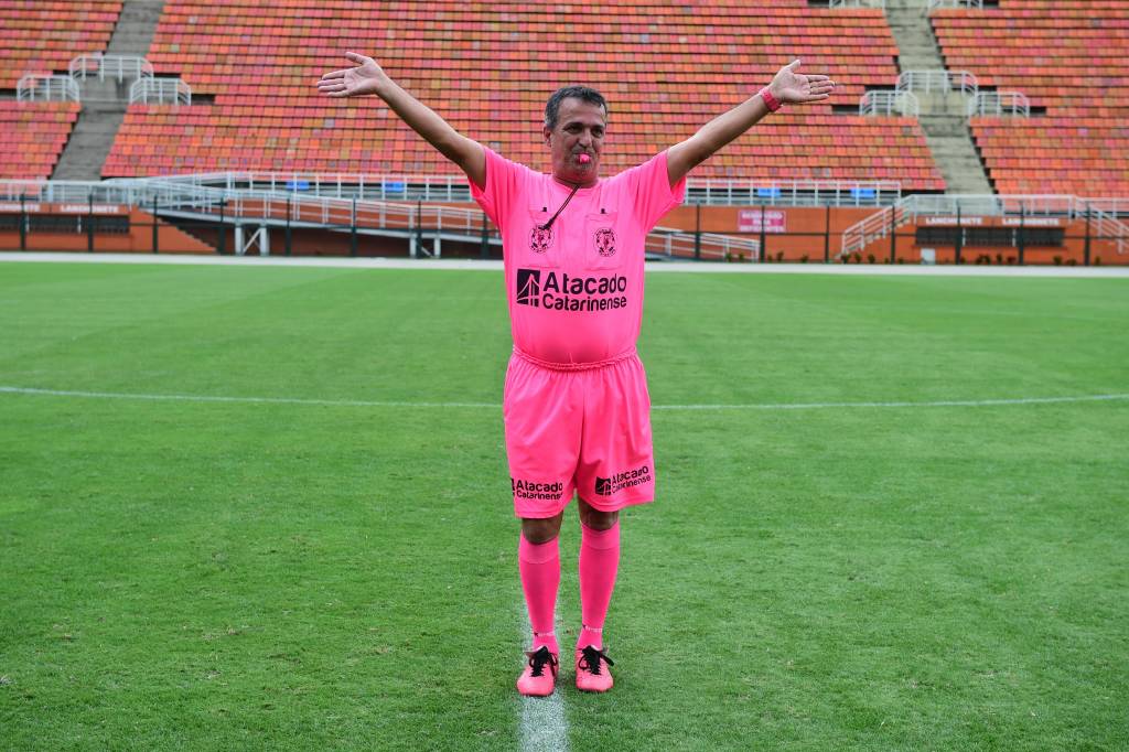 Orgulhoso de sua nova carreira, Margarida pede melhores condições aos árbitros de futebol (foto: Djalma Vassão/Gazeta Press)