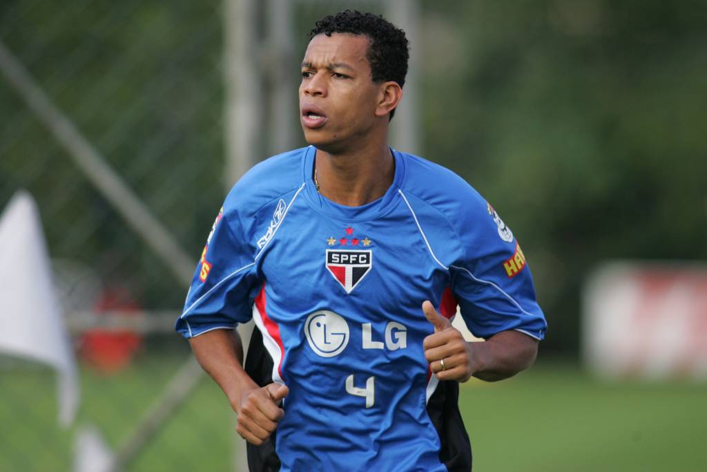 Hoje no Atlétic-MG, Edcarlos foi revelado pelo São Paulo e conquistou o Mundial de 2005 (Foto: Djalma Vassão/Gazeta Press)