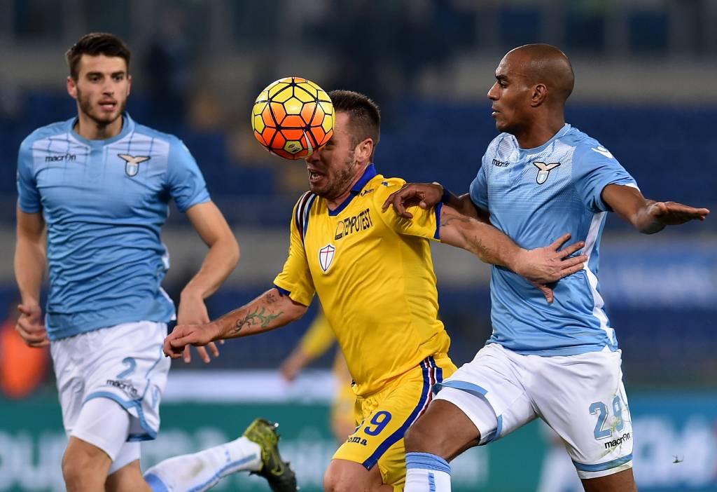 A Sampdoria, de Cassano (centro), arrancou empate da Lazio nos acréscimos (foto: Alberto Pizzoli/AFP)