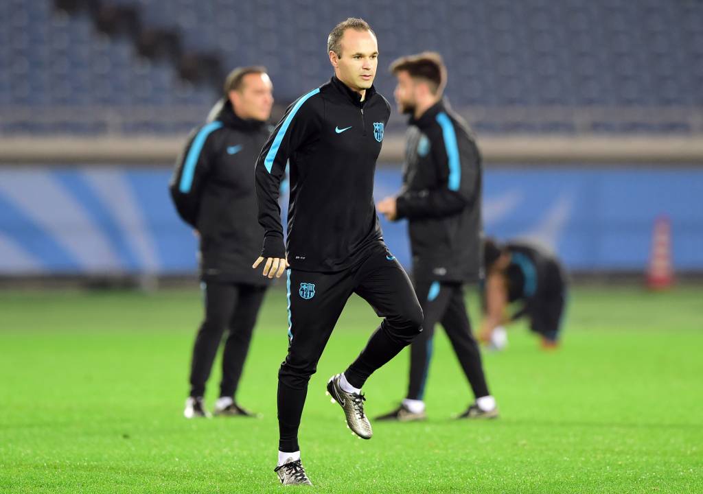 O jogador Andrés Iniesta admite que Barcelona está tranquilo como favorito no Mundial (Foto: Yoshikazu Tsuno/AFP)