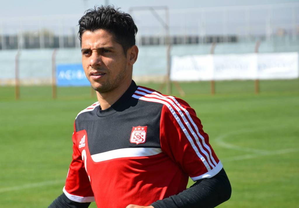 Atualmente, CIcinho defende o Sivasspor, da Turquia, e sonha com uma volta ao Tricolor (foto: divulgação/Sivasspor)