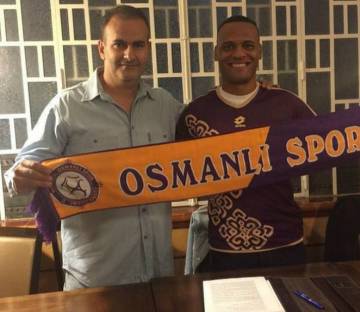 Em julho, Patric assinou um pré-contrato com o Osmanlispor, mas se arrependeu e renovou com o Galo (Divulgação/Osmanlispor)