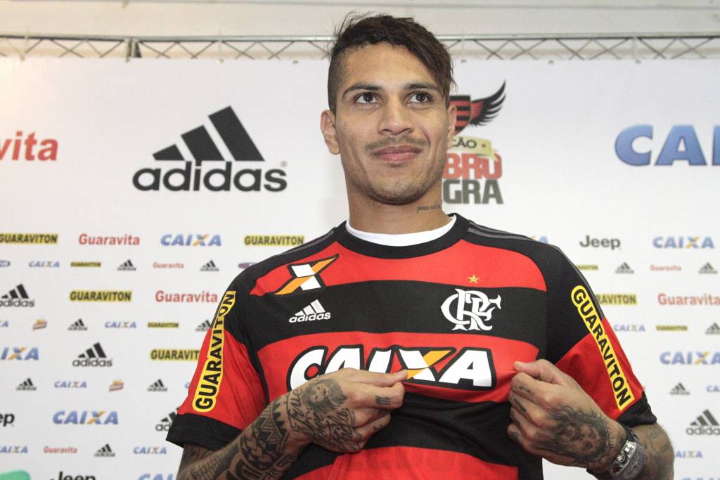 Paolo Guerrero segue com a camisa número 9 do Flamengo (Divulgação/Site Oficial)