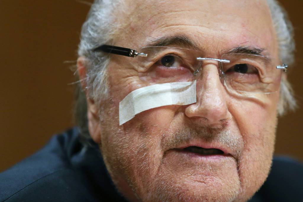 Suspenso de qualquer atividade ligada ao futebol por oito anos, Joseph Blatter afirma ser inocente (Foto: Michele Limina/AFP)